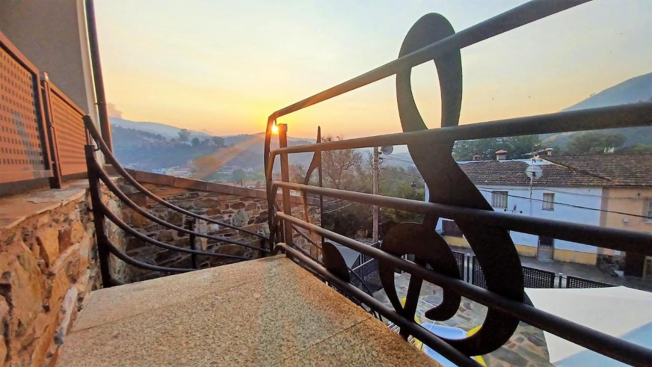 Apartamento Las Campanitas Nunomoral Esterno foto